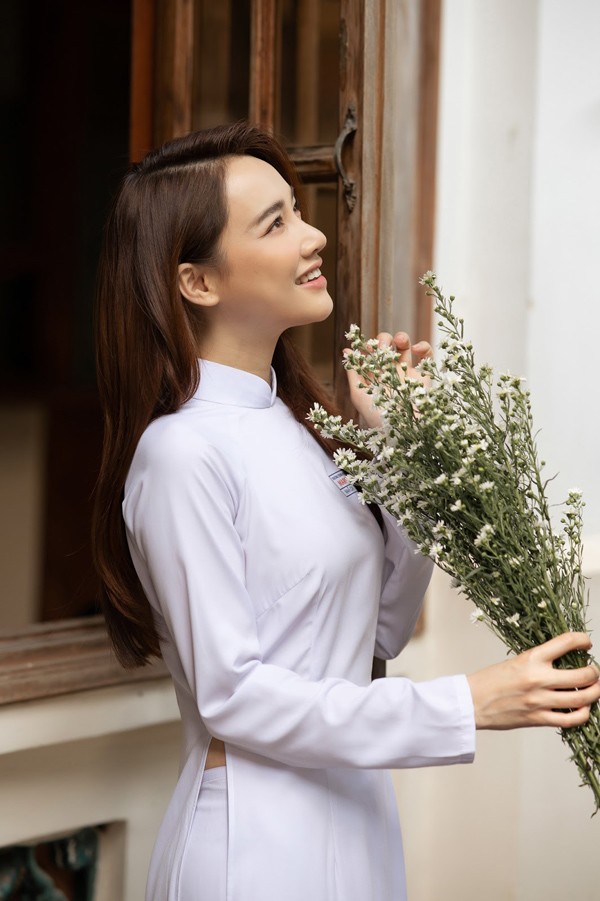 Và đây là dáng mũi hiện tại của Nhã Phương, thon nhỏ và cao vút nhưng vẫn phù hợp với gương mặt của nữ diễn viên.