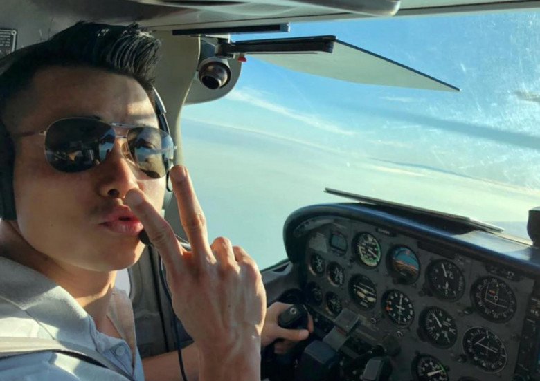 Sau này, anh học hành chăm chỉ và trở thành phi công, sau đó lại trở thành thầy giáo dạy cho những người trẻ.