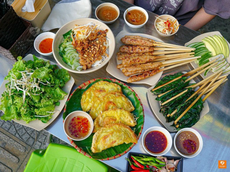 ăn gì ở Đà Nẵng