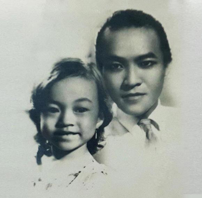 Hương Lan và bố - nghệ sĩ cải lương Hữu Phước.