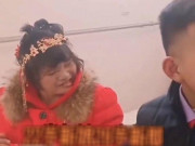 Tin tức - Cô dâu gây tranh cãi vì có ngoại hình khác lạ, lời giải thích của gia đình chú rể khiến quan khách "câm nín"