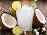 Sức khỏe - Nước dừa có tác dụng gì? Vì sao mùa lạnh nên chăm uống nước dừa?