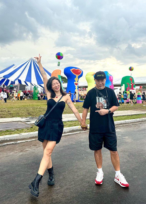 Vợ Huy Tuấn từng làm tiếp viên hàng không sau đó hoạt động trong lĩnh vực truyền thông.