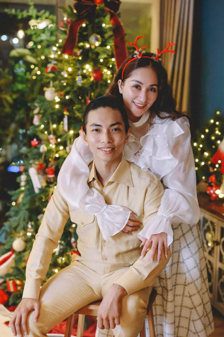 Khánh Thi giờ đây viên mãn bên Phan Hiển.