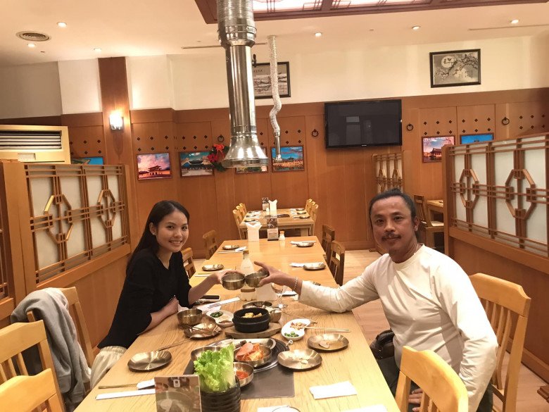 Chí Anh hạnh phúc bên bà xã Khánh Linh.