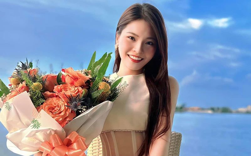 Cận cảnh vẻ đẹp mong manh cùng nụ cười ngọt ngào như ánh sáng của cô nàng thí sinh đang được chú ý tại Miss Cosmo 2023, Đặng Trần Ngọc. 

