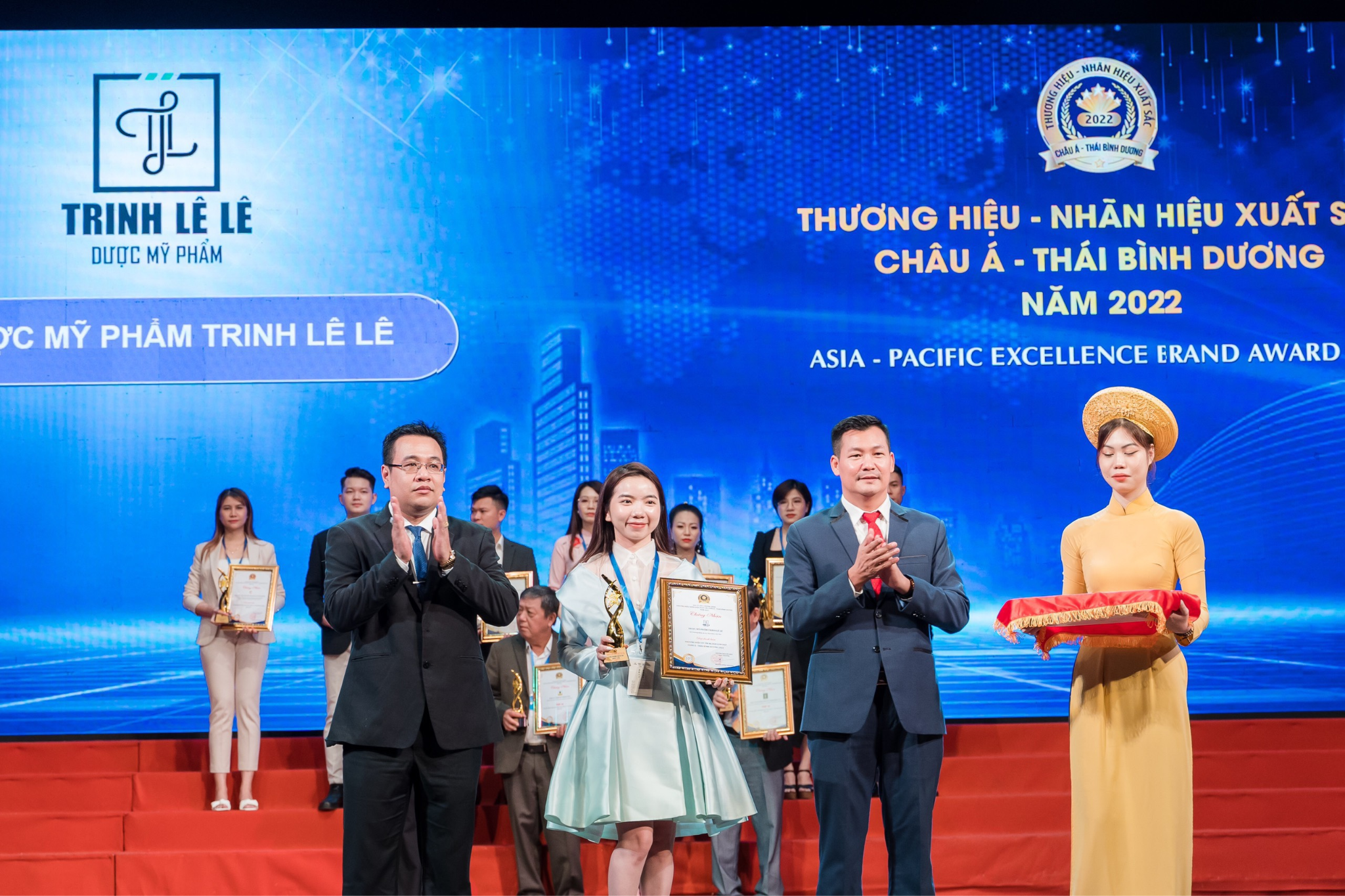 ThS. BS Lê Thị Cẩm Trinh: Bác sĩ hết lòng vì sức khỏe làn da - 2