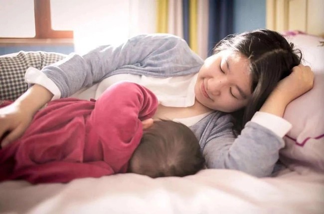 Cô Thanh Liên được mẹ chồng chăm chút khi ở cữ. (Ảnh minh họa)