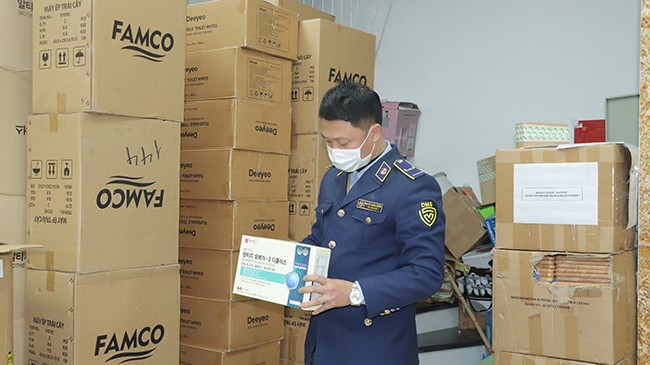 Thông tin trên các đơn hàng thể hiện lượng khách hàng lớn nằm rải rác khắp cả nước. Mỗi đơn hàng có giá từ vài chục đến vài trăm ngàn đồng/sản phẩm.