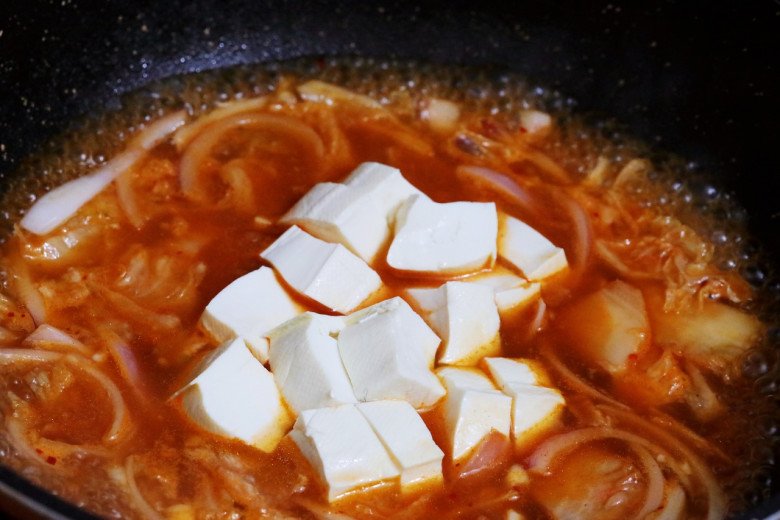 Canh kim chi đậu phụ vừa ngon lại dễ nấu, nóng hôi hổi cho bữa ăn mùa đông - 10