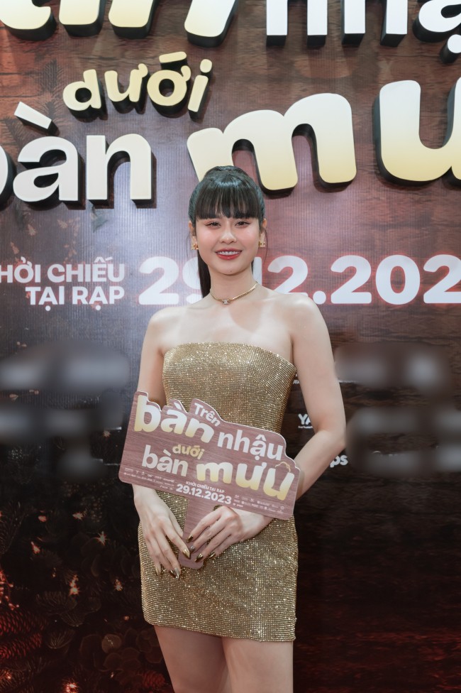 Trương Quỳnh Anh trẻ trung, quyến rũ.