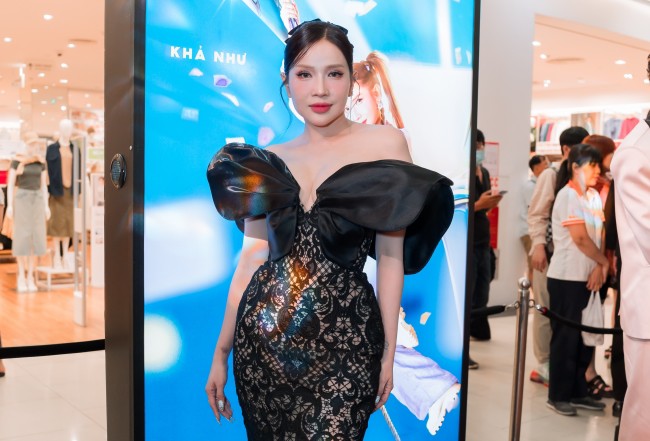 Khả Như chăm chỉ chặt chém Diệu Nhi và Thúy Ngân trong phần giao lưu tại sự kiện.