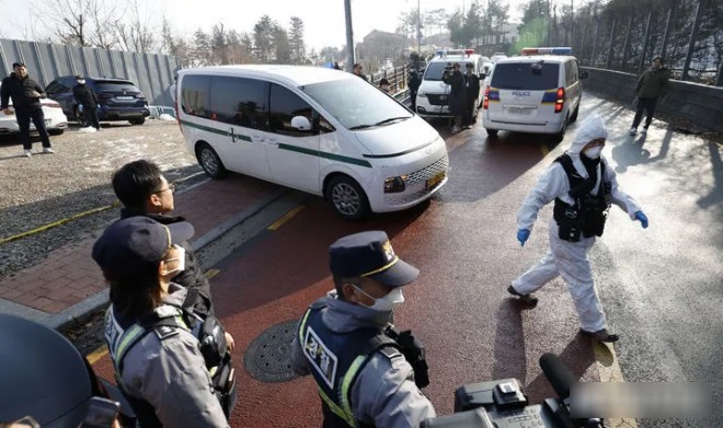 Hình ảnh hiện trường nơi Lee Sun Kyun tự tử được công bố.