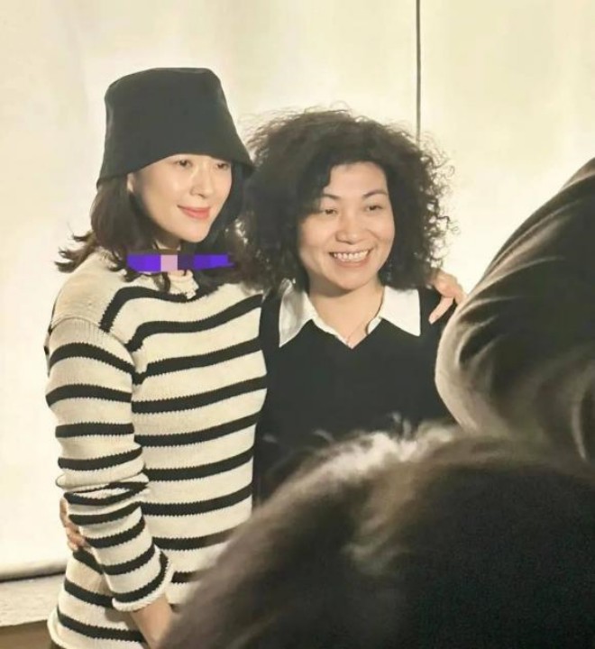 Chương Tử Di tăng cân khá rõ.