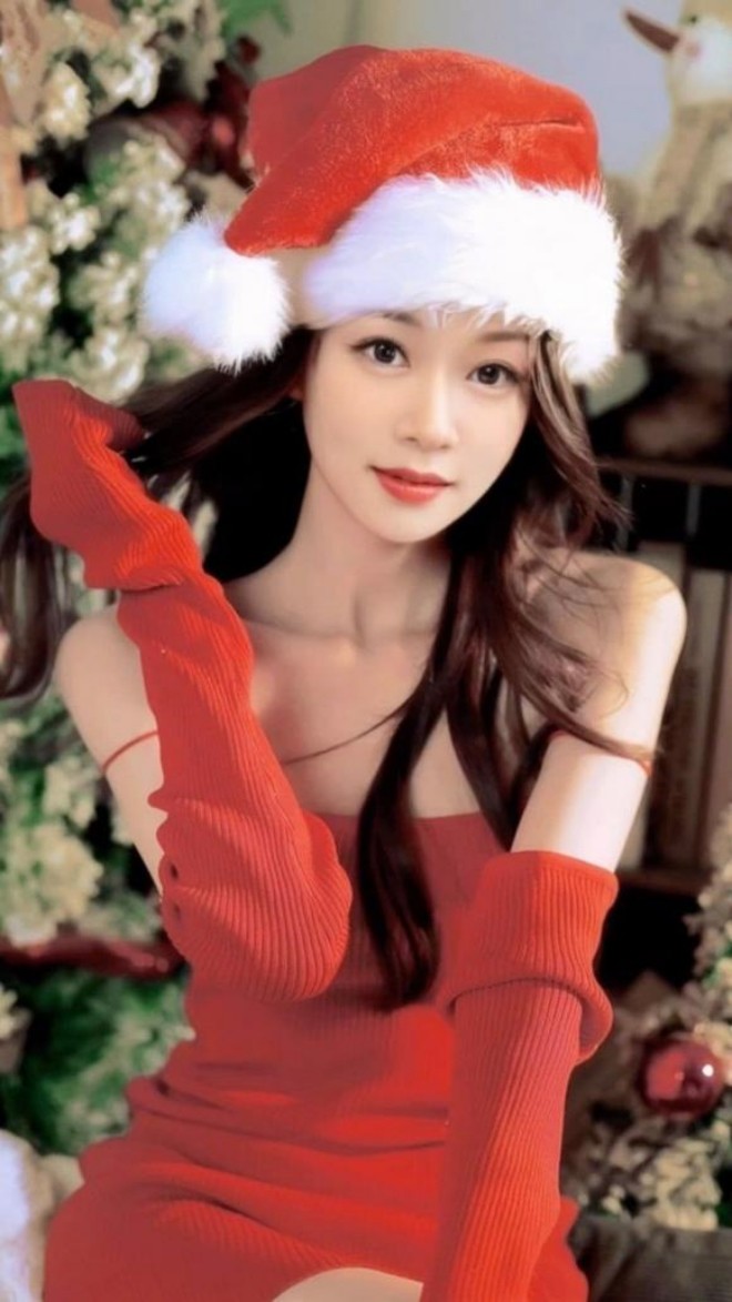 Cô được cho là ăn mặc không hợp tuổi.