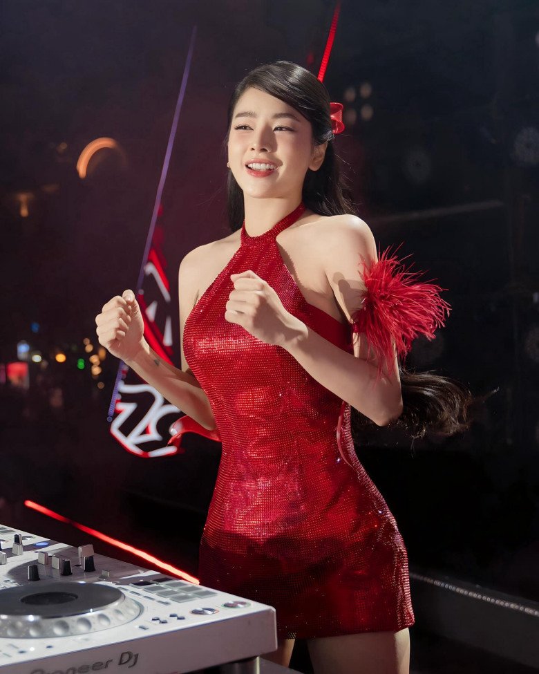 Mie liên tục cập nhật hoạt động lên mạng xã hội.