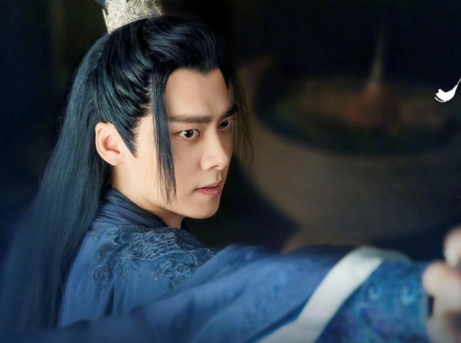 Lý Dịch Phong là nam thần màn ảnh với nhiều dự án đình đám. 