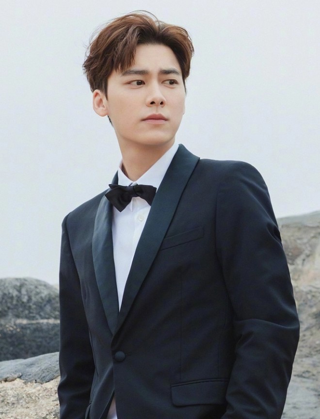 Lý Dịch Phong gửi lời xin lỗi fan và cho biết bản thân vẫn ổn sau scandal tai tiếng nhất sự nghiệp. 