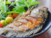 Bếp Eva - Rán cá cứ bắn dầu tung tóe, nhớ cho thìa bột này vào chảo, rán bao nhiêu con cũng không sợ bắn