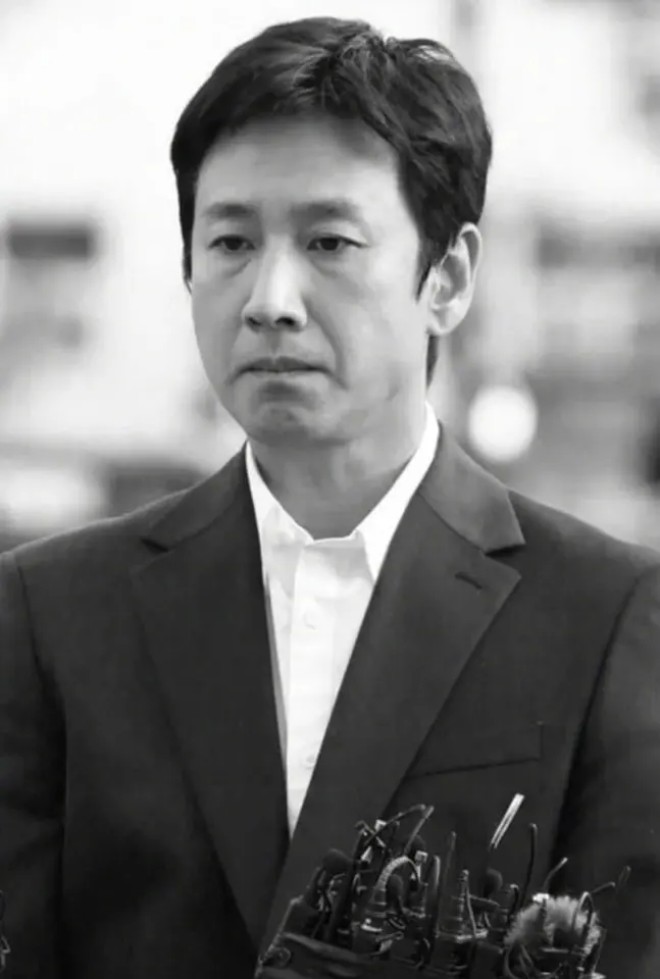 Nữ quản lý hoàn toàn im lặng trước câu hỏi về Lee Sun Kyun.