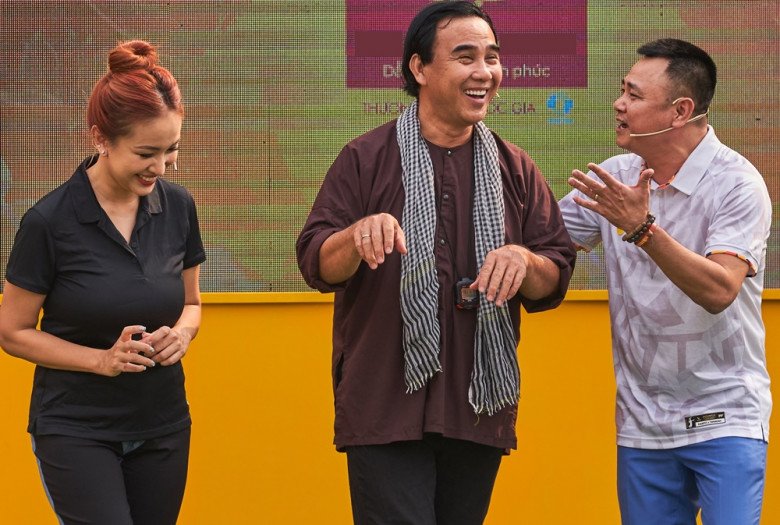 NSND Tự Long và MC Thanh Vân Hugo ghi hình cùng MC Quyền Linh.