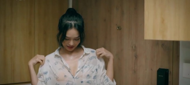 amp;#34;Tiểu tamamp;#34; VTV tung chiêu quyến rũ đàn ông: Trò giả vờ say vẫn chưa cao tay bằng hot girl mặc đồ ướt - 4