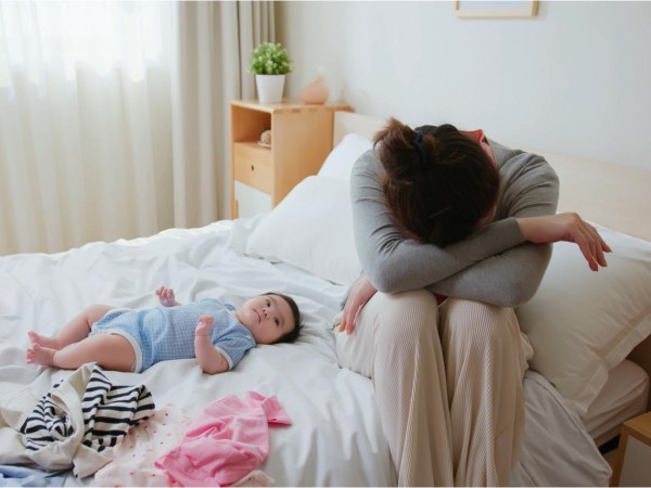 Khi vợ ở cữ, con rể cũng chẳng chăm sóc, đoái hoài gì. (Ảnh minh họa)