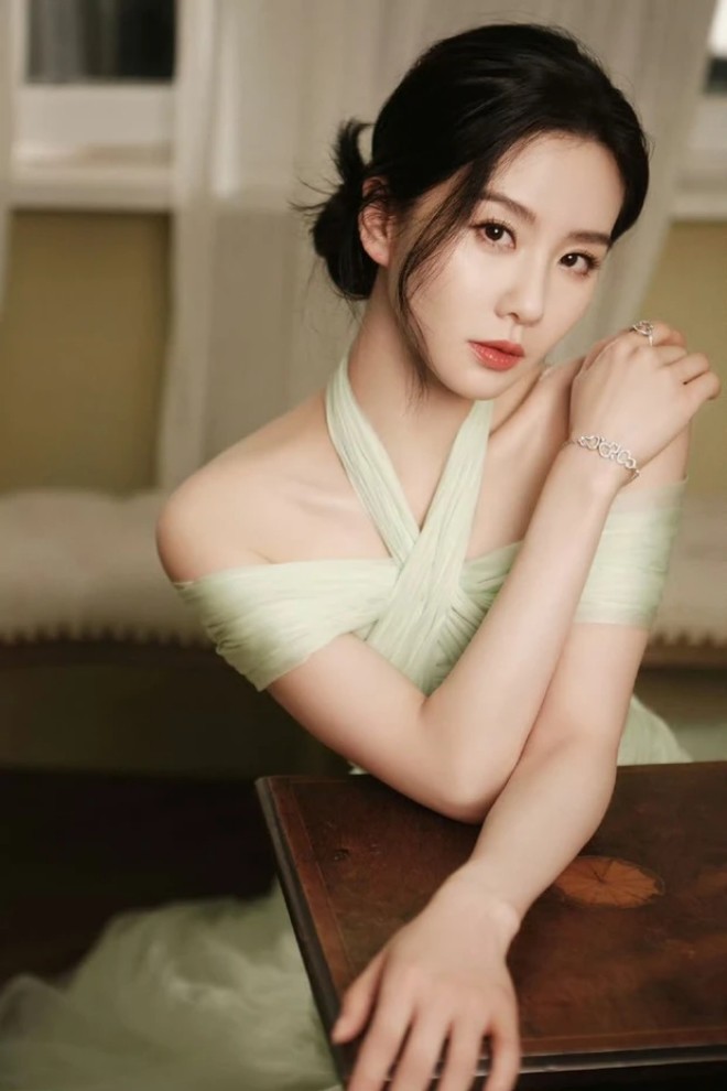 Lưu Thi Thi không còn đeo nhẫn cưới.