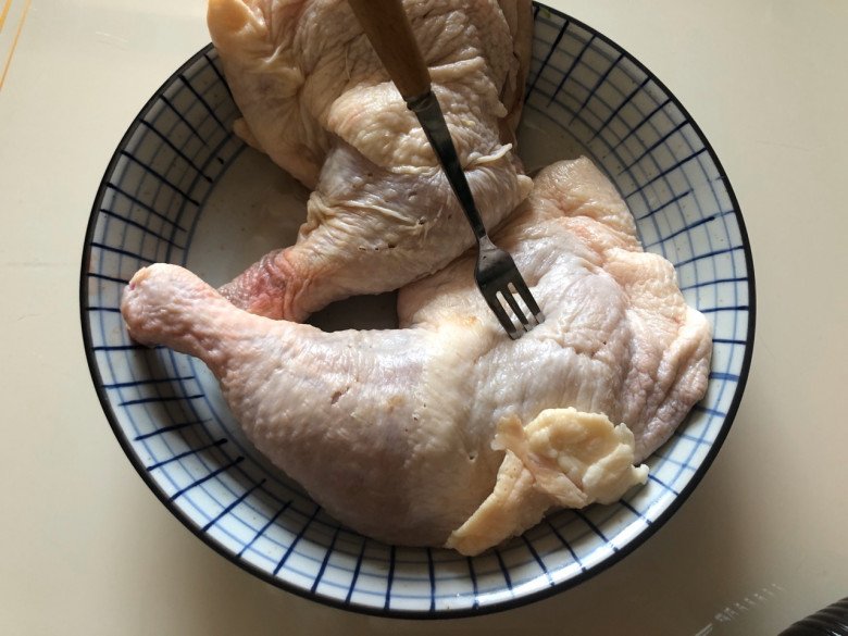 Cho thịt gà vào nồi cơm điện, hơn nửa tiếng sau được món ngon ăn mãi không chán - 3