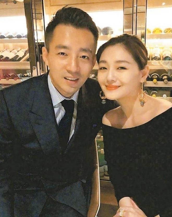 Uông Tiểu Phi và Từ Hy Viên có 10 năm bên nhau ly hôn trong ồn ào.