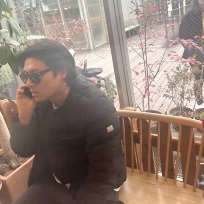 Bắt gặp Hyun Bin xuất hiện tại Nhật Bản mua đồ cho con trai quý tử.