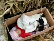 Đứa bé trong thùng carton được người nhặt rác nhận nuôi, 24 năm sau bán công ty đưa cha đi khắp đất nước