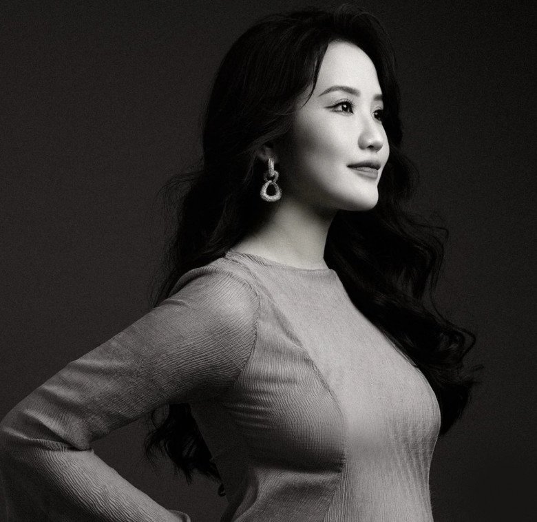 Bà xã Phan Thành ngầm xác nhận việc mang thai sau khi đăng tải bức ảnh để lộ vòng 2 nhô cao.