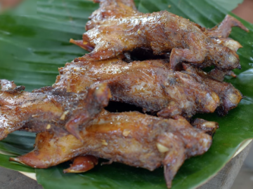 Món ăn nổi tiếng miền Tây, khách mới nghe tên thấy sợ, thử rồi lại mê