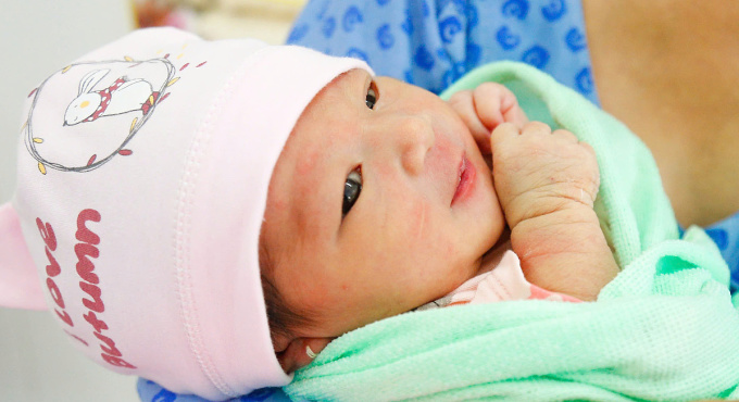 Bé gái chào đời an toàn sau quá trình gây mê mổ sinh nhiều gian nan. Ảnh: Bệnh viện cung cấp