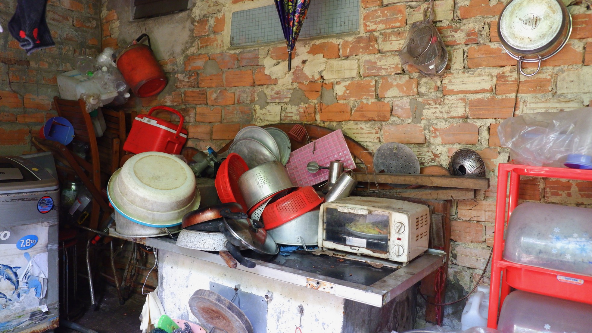 Trả lời kiến nghị của người dân, lãnh đạo UBND quận Ngũ Hành Sơn thừa nhận dự án kéo dài quá lâu và phản ánh của người dân là đúng. Theo lãnh đạo UBND quận này, đây là khu đất được thành phố quy hoạch là khu thương mại dịch vụ 14 tầng nên khu đất sẽ được thu hồi và đấu giá.