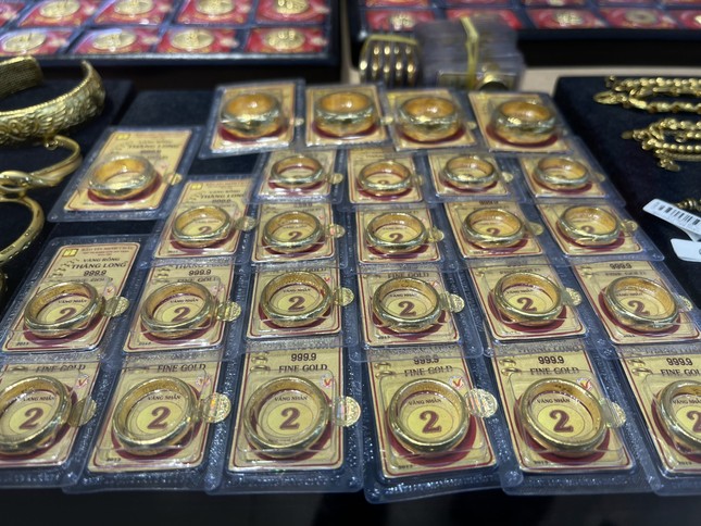 Giá vàng nhẫn gần 84 triệu đồng/lượng.