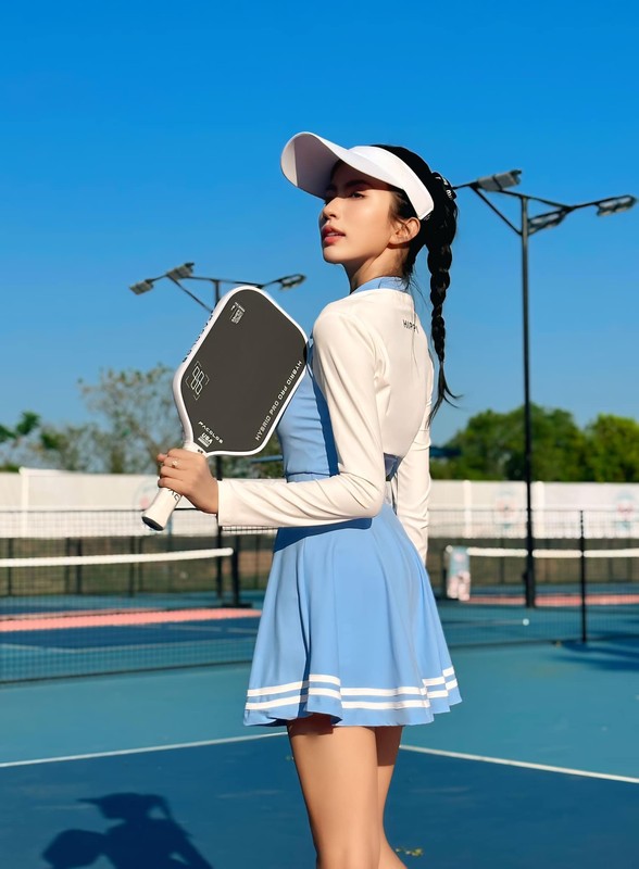 Ngọc Huyền mới đây cũng đã đăng ảnh tham gia bộ môn pickleball gây sốt dạo gần đây.