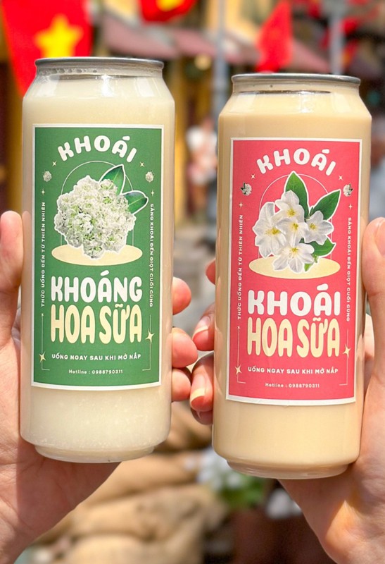 Theo một số tài khoản MXH đã thử qua món trà sữa này nhận xét thực chất không hề có mùi hoa sữa. Trà sữa hoa sữa có hương vị giống trà sữa thông thường, đậm vị trà, uống ổn dù không đặc sắc. Tuy nhiên chỉ cần nghe cái tên thôi thì thức uống này cũng đủ rần rần MXH.