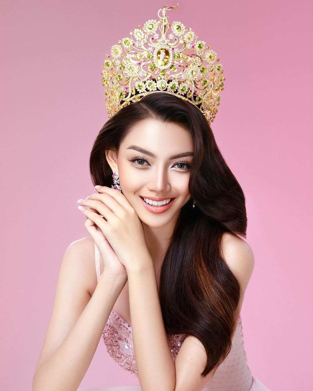 Hoa hậu 17 tuổi đẹp như ‘búp bê sống’ ở Miss Grand International là ai? - 1