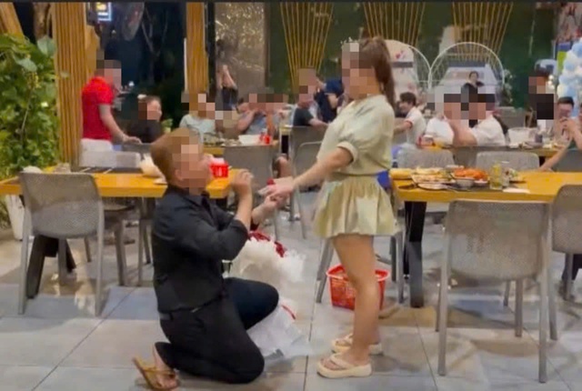 Đối tượng Phan Văn Minh cầu hôn chị Y.H tại Đà Nẵng được đăng tải trên mạng xã hội