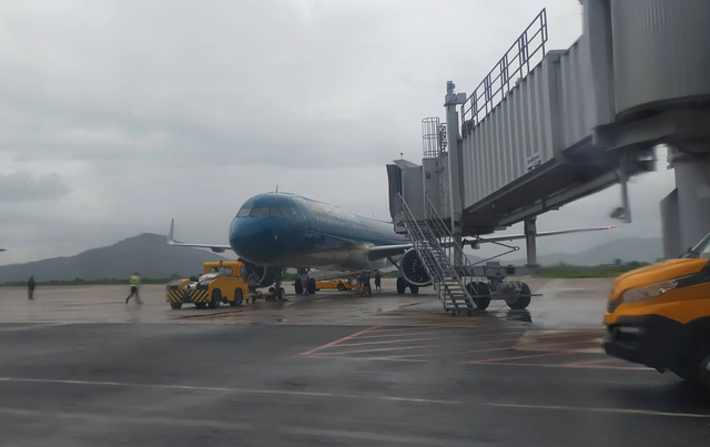 Cục Hàng không Việt Nam chốt phương án khai thác trở lại 4 cảng hàng không, sân bay thuộc khu vực miền Trung bị ảnh hưởng bởi bão Trà Mi.