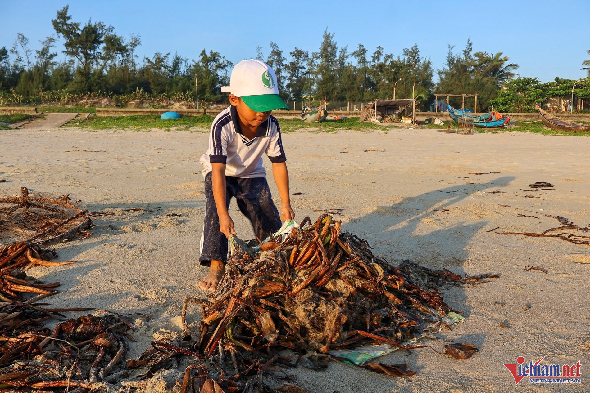 Nguyễn Quốc Khánh, 6 tuổi, là thành viên nhỏ nhất đội