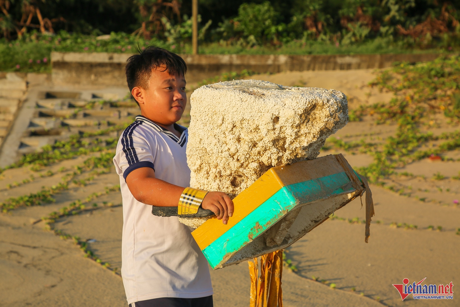 amp;#34;Biệt đội nhíamp;#34; ở Quảng Nam lay động trái tim mọi người nhờ hành động này - 6