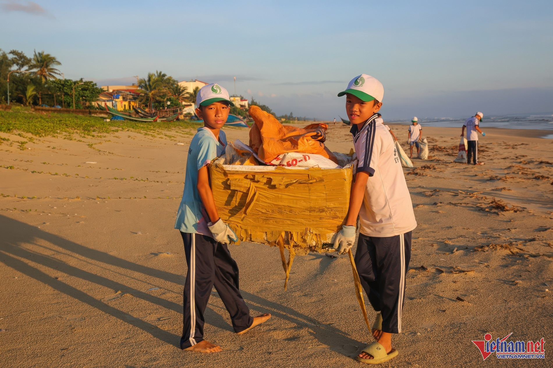 amp;#34;Biệt đội nhíamp;#34; ở Quảng Nam lay động trái tim mọi người nhờ hành động này - 7