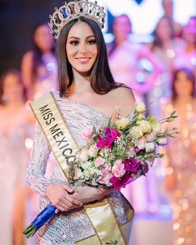 Trước Thae Su Nyein, từng có nhiều nàng hậu từ bỏ vương miện Miss Grand International - 4