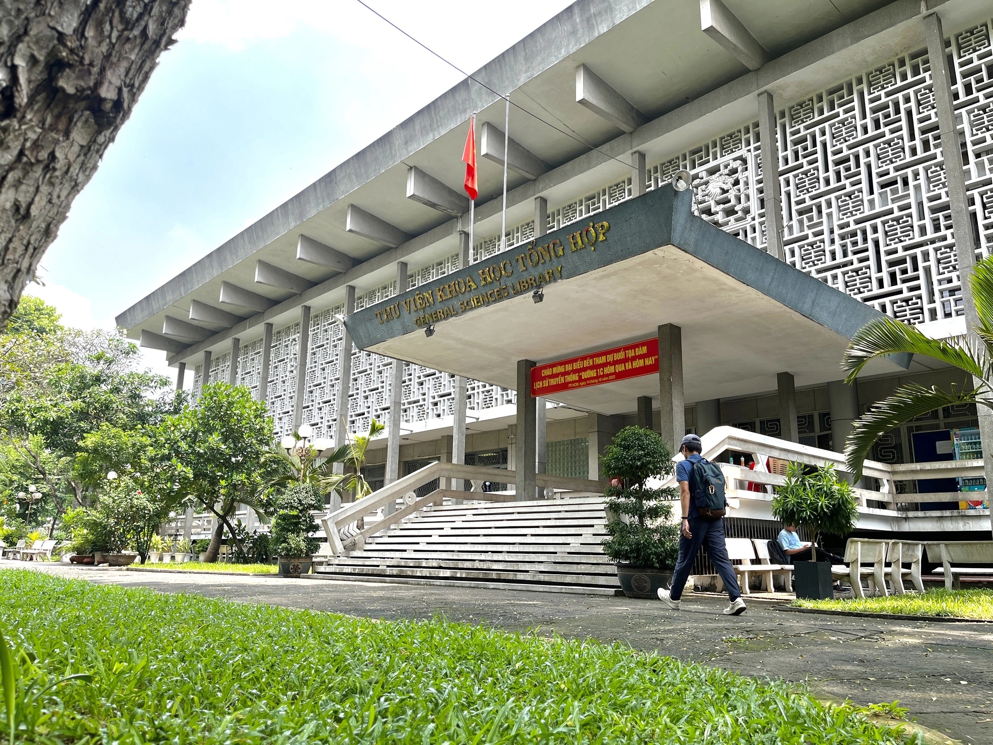 The exterior of the Ho Chi Minh City General Science Library