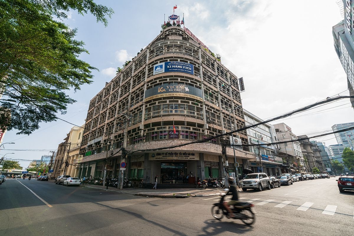 The striking facade of the V.A.R. building