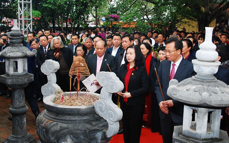 Lãnh đạo Bộ Y tế dâng hương tưởng nhớ danh y Hải Thượng Lãn Ông Lê Hữu Trác.