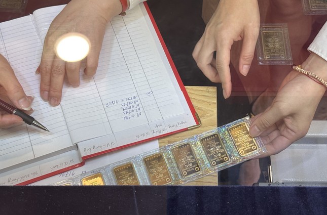 Giá vàng miếng SJC giảm nửa triệu đồng/lượng.